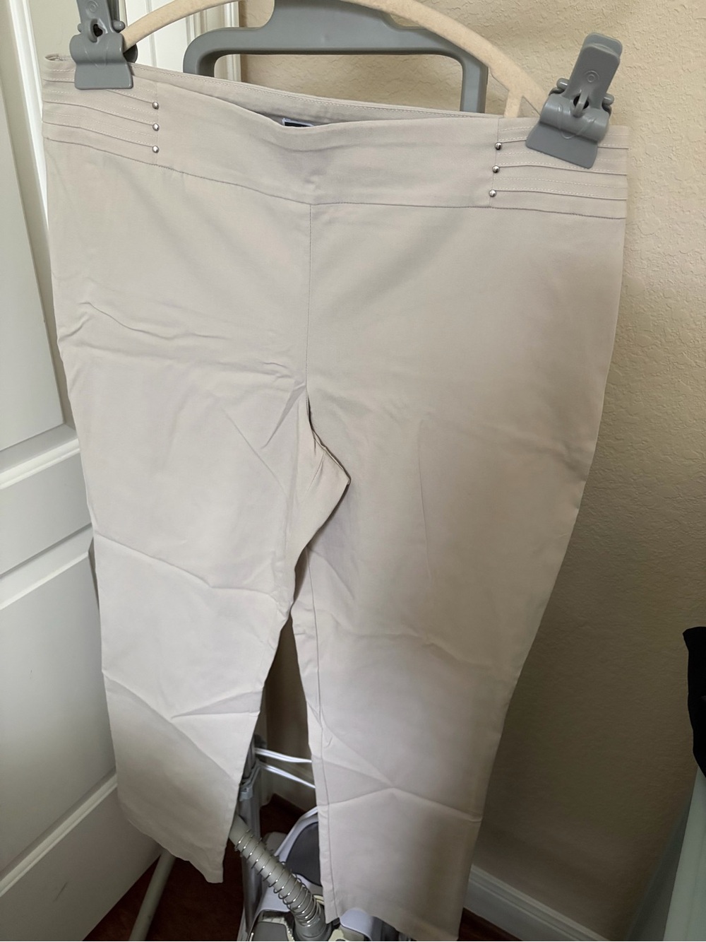 JM Collection Cream Cropped Ponte Pull-On Pants